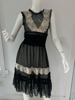 BCBGMAXAZRIA 100% Silk Luxury Dress – Elegant Chic Occasion Dress